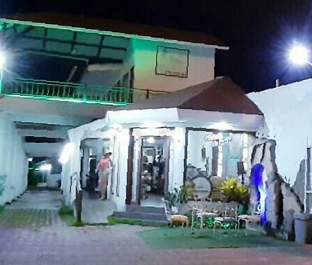 فندق Hostal Gualingo Santa Rosa  المظهر الخارجي الصورة