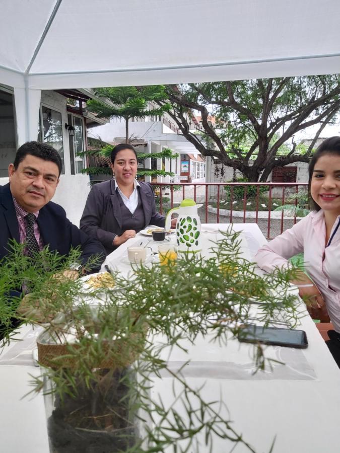 فندق Hostal Gualingo Santa Rosa  المظهر الخارجي الصورة